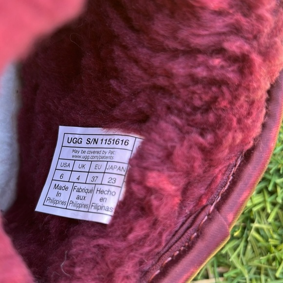 NWT UGG Ultra Mini Boots - Picture 8 of 8
